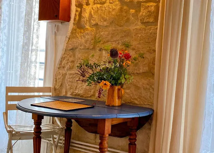 Montmartre Soulful Apartment