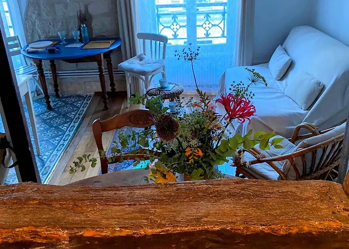 Montmartre Soulful Apartment Paris